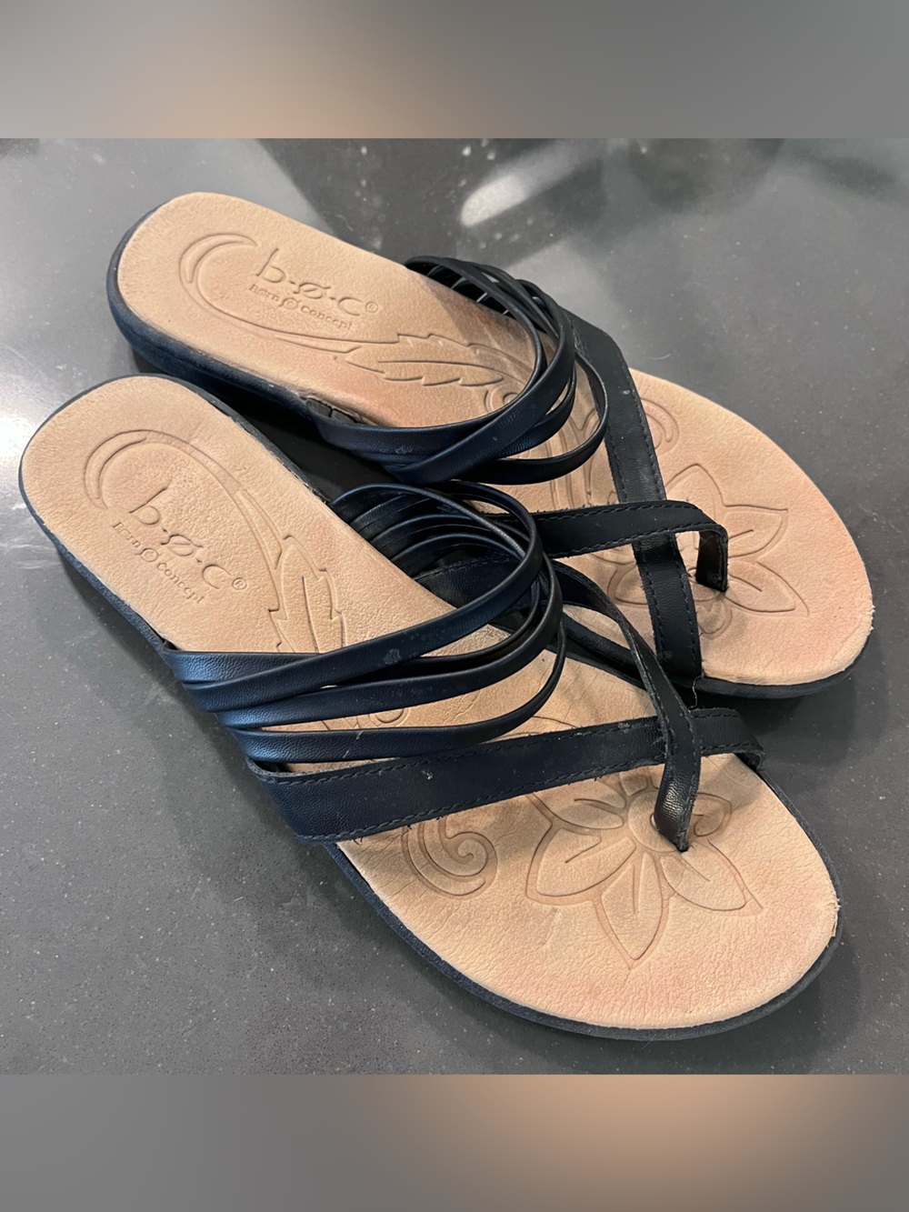 B.O.C. Alisha Slide Sandals Black Multi-Strap Toe-Loop Faux Leather Size 9 Shoes